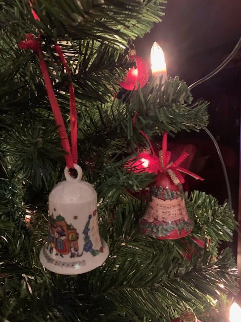 Singing, swinging – Christmas 2.0