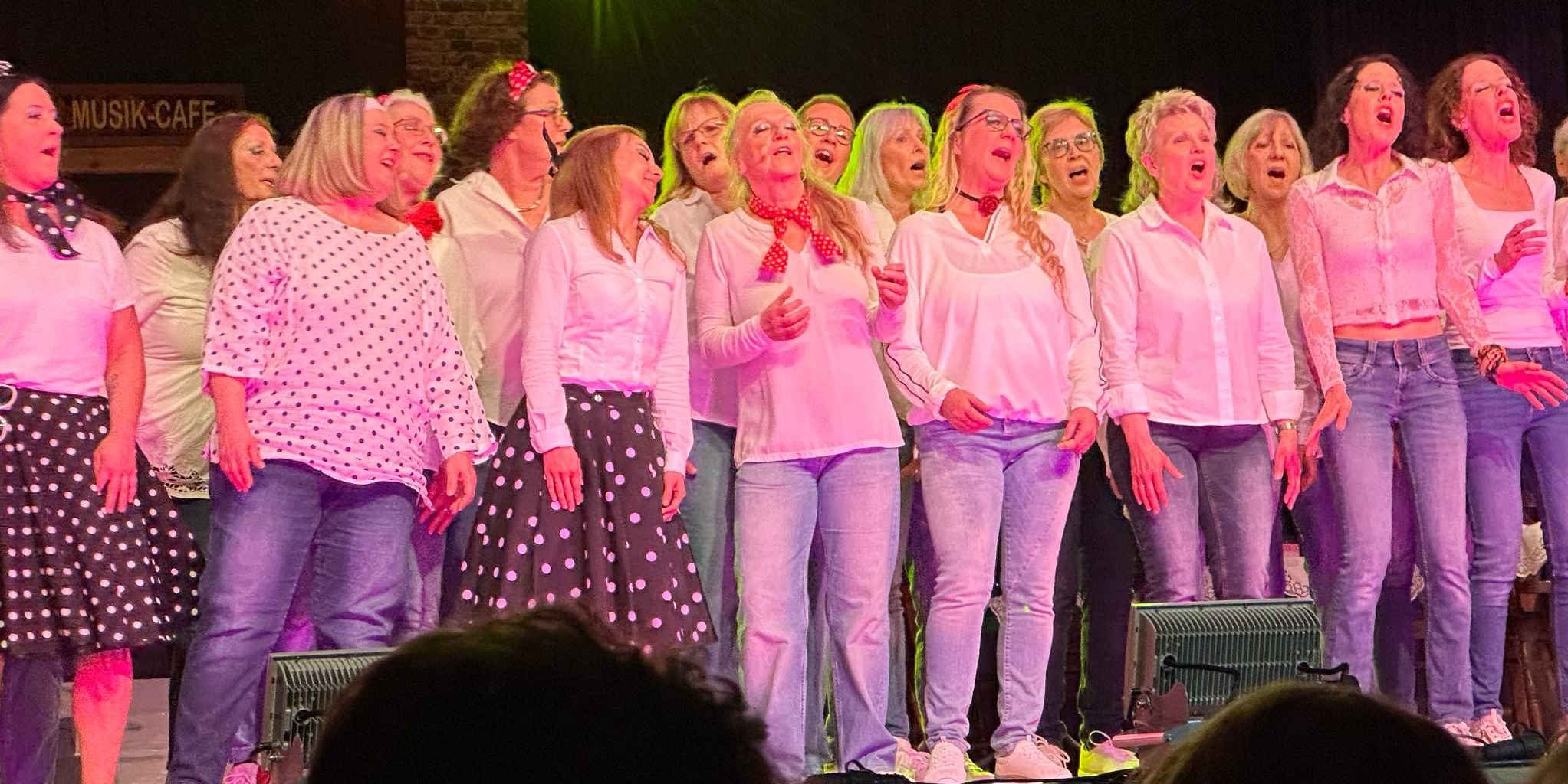 Unsere wöchentlichen Proben finden jeweils donnerstags um 19.30 Uhr in der Kulturhalle statt. Bitte den Hintereingang benutzen. Einfach mal reinschnuppern - wir freuen und auf DICH!